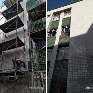 Limpeza de pastilhas na revitalização da fachada de um prédio.